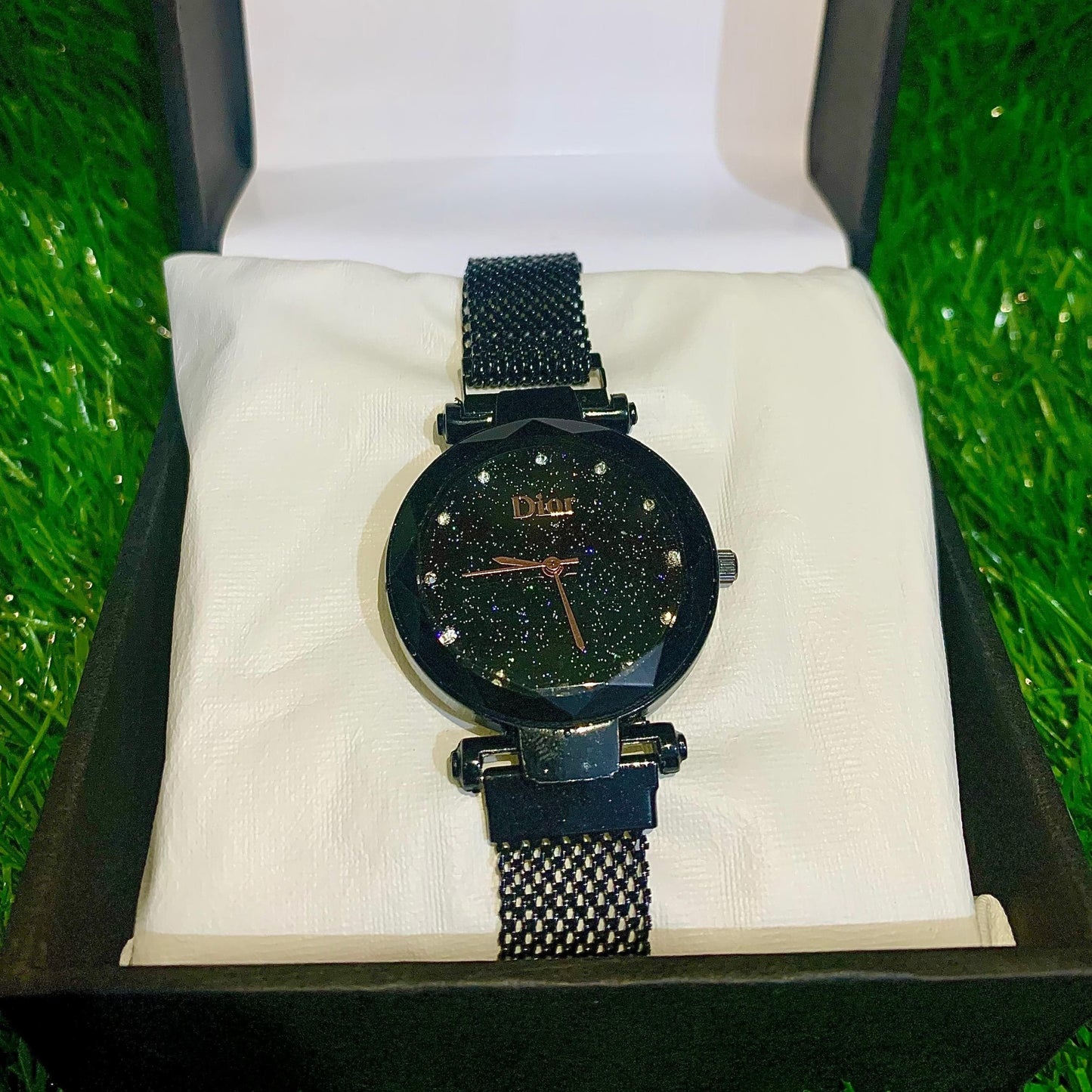 Graceful Glimmer Magnetic Wrist Watch for Ladies,Women & Girls - Luxury Starry Sky Mesh Analog Watch with Magnet Buckle